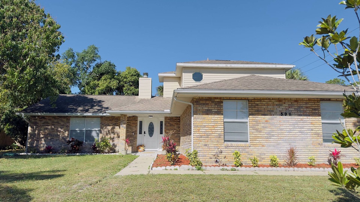 Interchange Square House | Classy Comfy 3-bedroom house with AC in Palm Bay