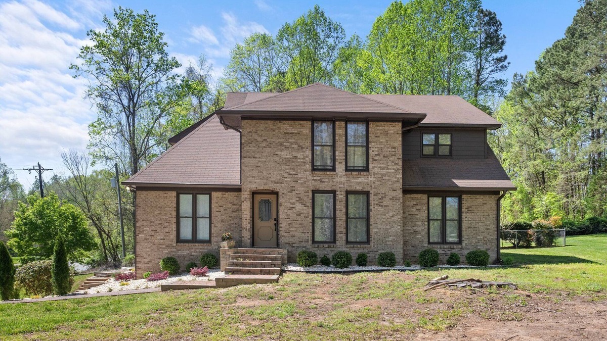 Sedgefield House | Classy Cozy Close to everything Spacious 4-bedroom house in marvelous Greensboro