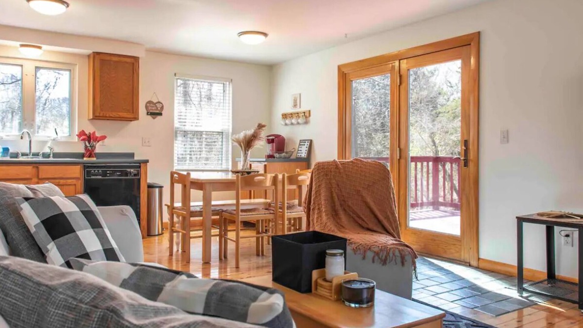 North Kingstown House | Classy/Cozy/Comfy w/private pool - 15 minutes to Newport