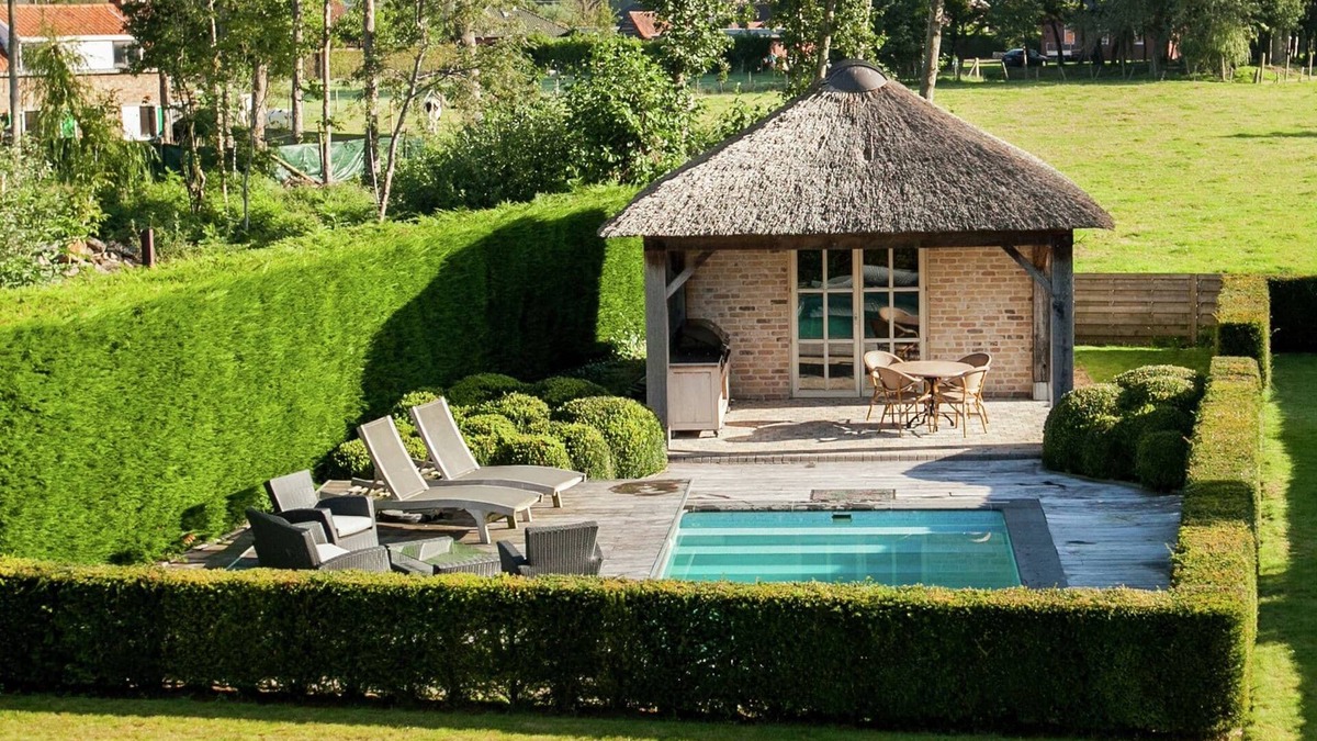 Zedelgem House | Classy Holiday Home in Aartrijke with Private Swimming Pool