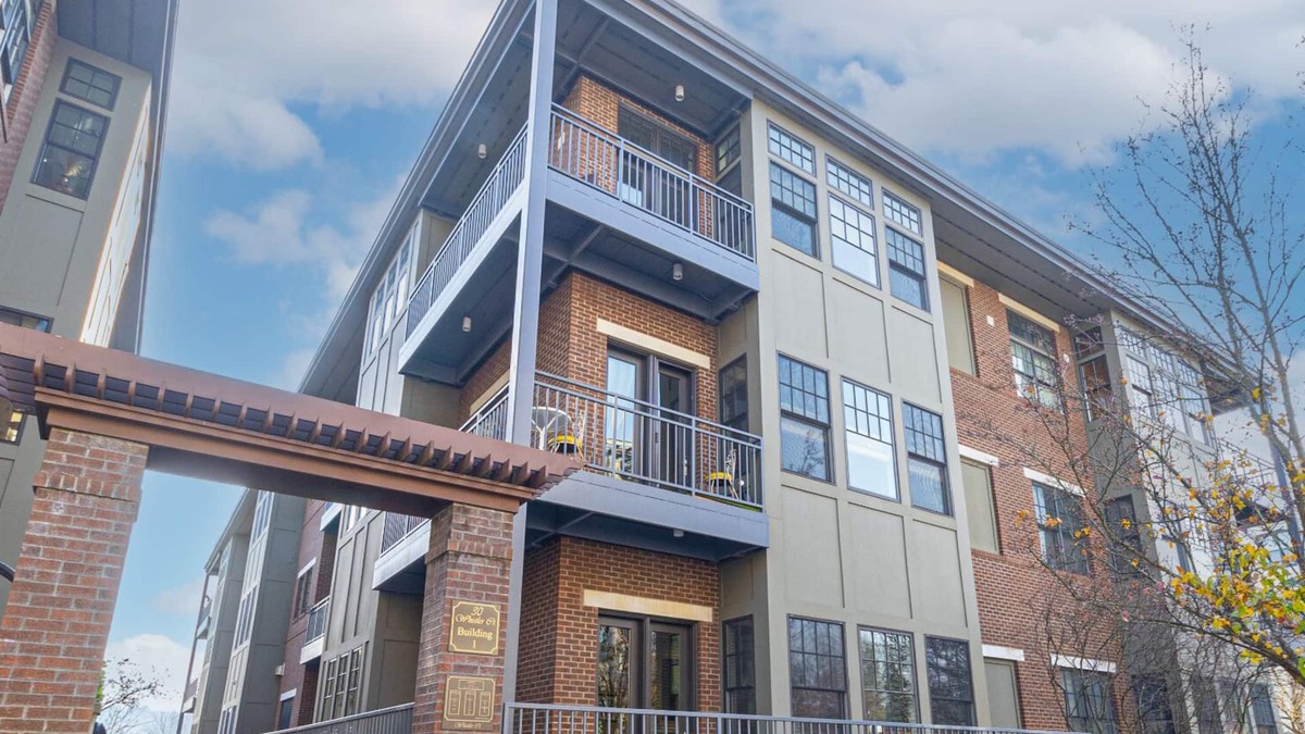 Saratoga Springs Condo | Classy Open Concept Condo!