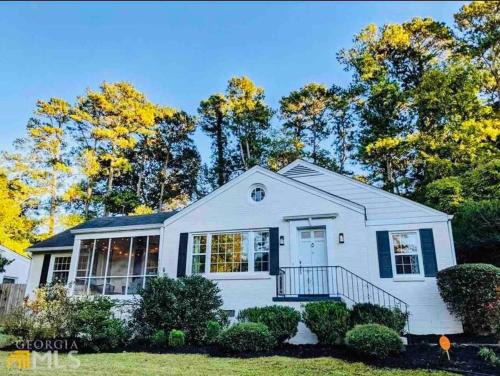 North Decatur House | Classy utopian escape near Emory