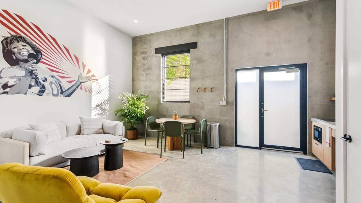 South 7th Ward Bed & Breakfast | Claudia Hotel - Unit 4 Sense of Calm and Relaxation, Walking Distance