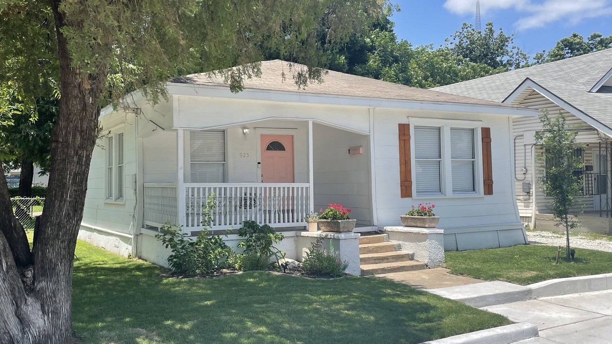 Brazos House | Clay Cottage- Magnolia, Baylor and Downtown Waco