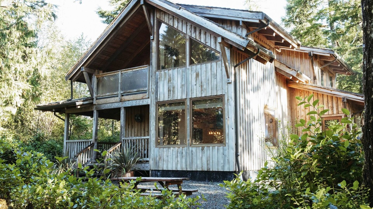 Tofino House | Clayoquot Surf Retreat