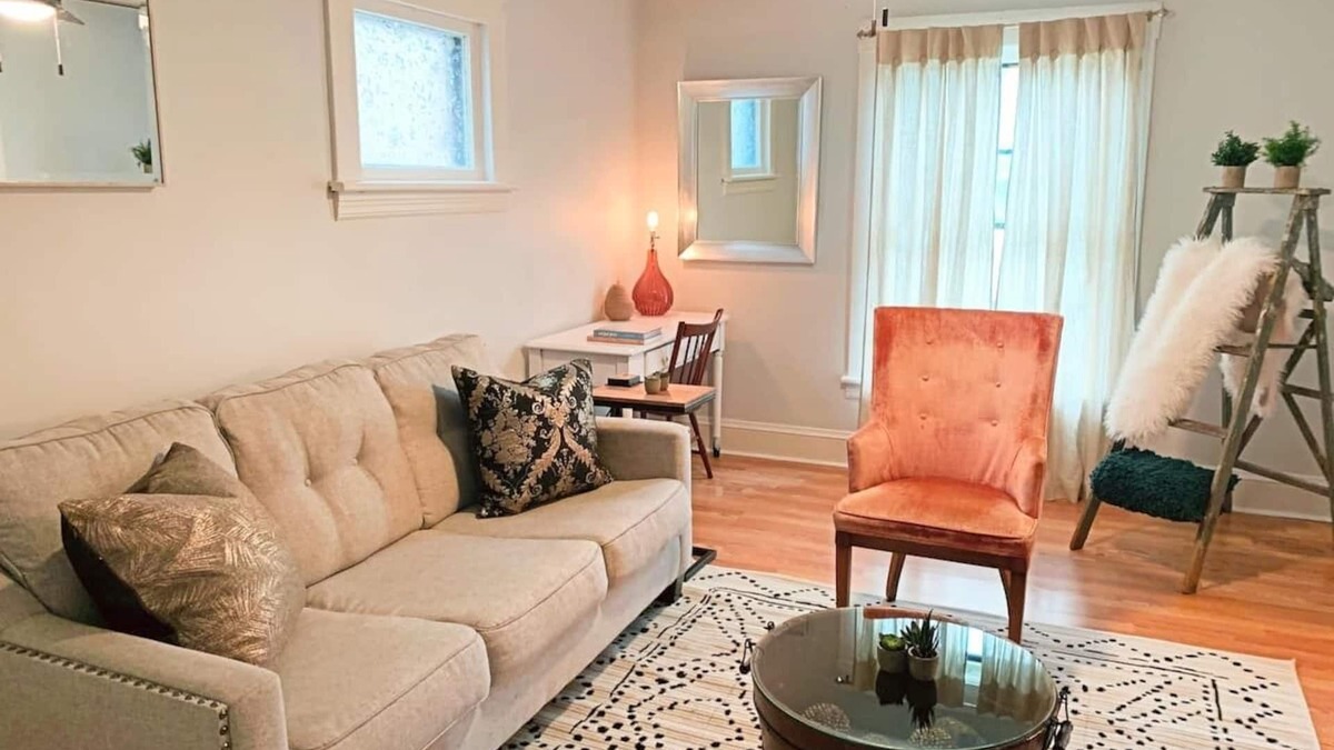 Lakewood House | CLE Retreat - Priv APT & Offstreet Parking OFF-SEASON PRICING!