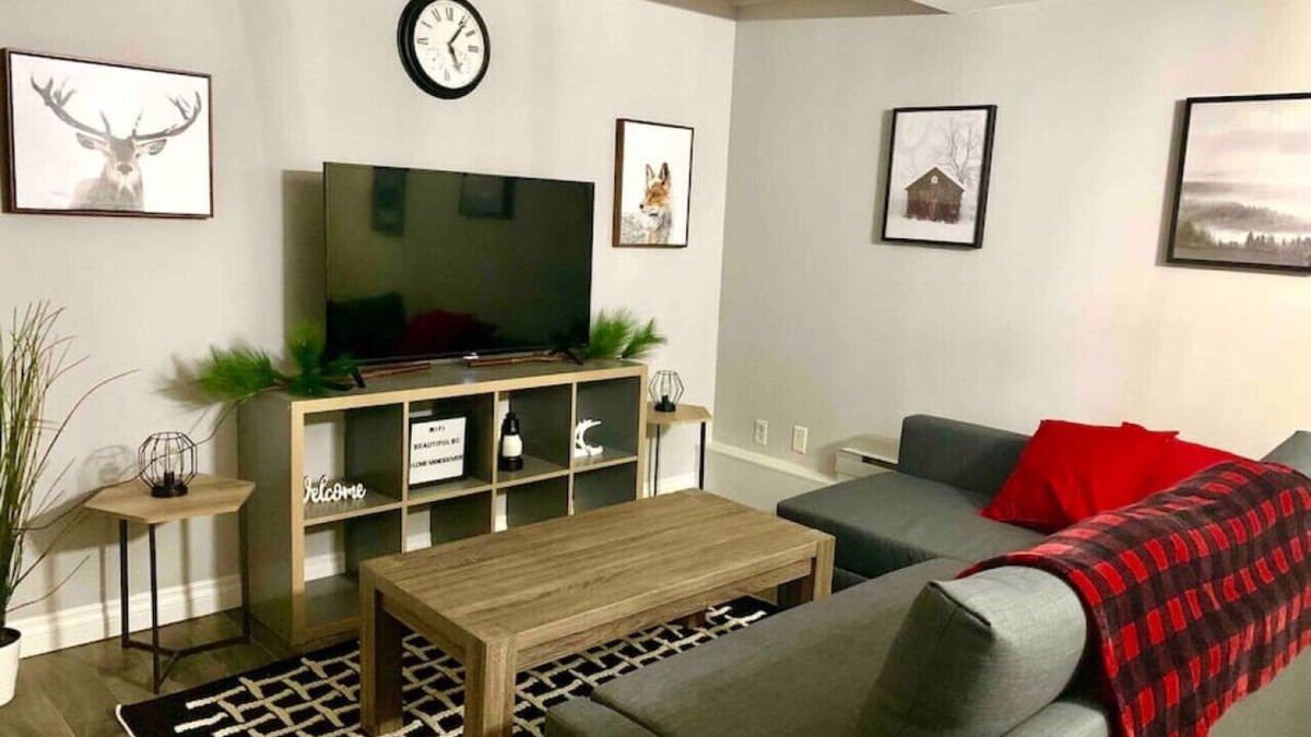 Guildford Apartment | ❤️Clean 2B Canadian Cottage Suite in the City❤️