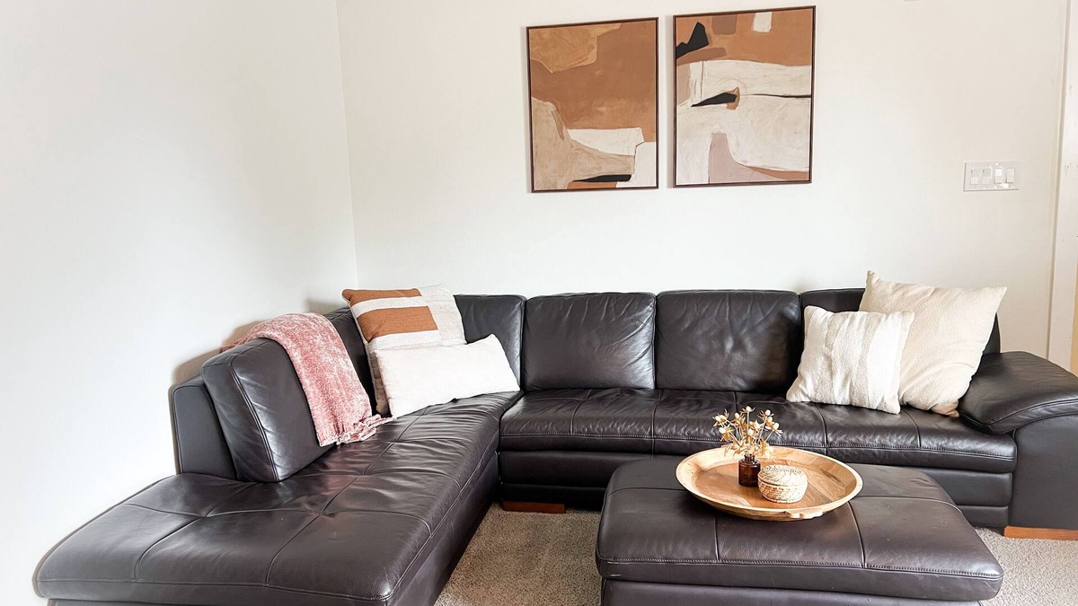 Eugene House | Clean and comfortable 2-bedroom house with AC, WiFi in central Eugene location.