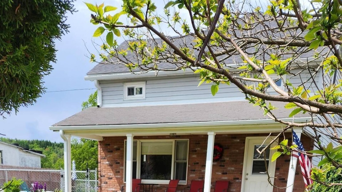 Morton Other | Clean and furnished pet free