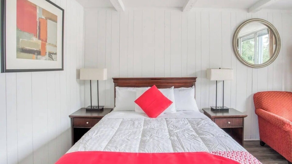 Kernersville Hotel | Clean and Practical Room Near Kernersville Lake Park – 4 Miles