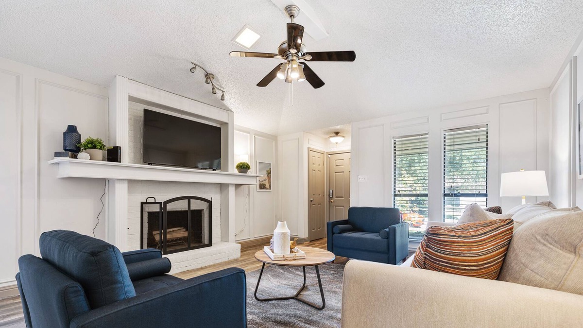 Northeast Carrollton House | Clean and Stylish Carrollton Home! Great Location