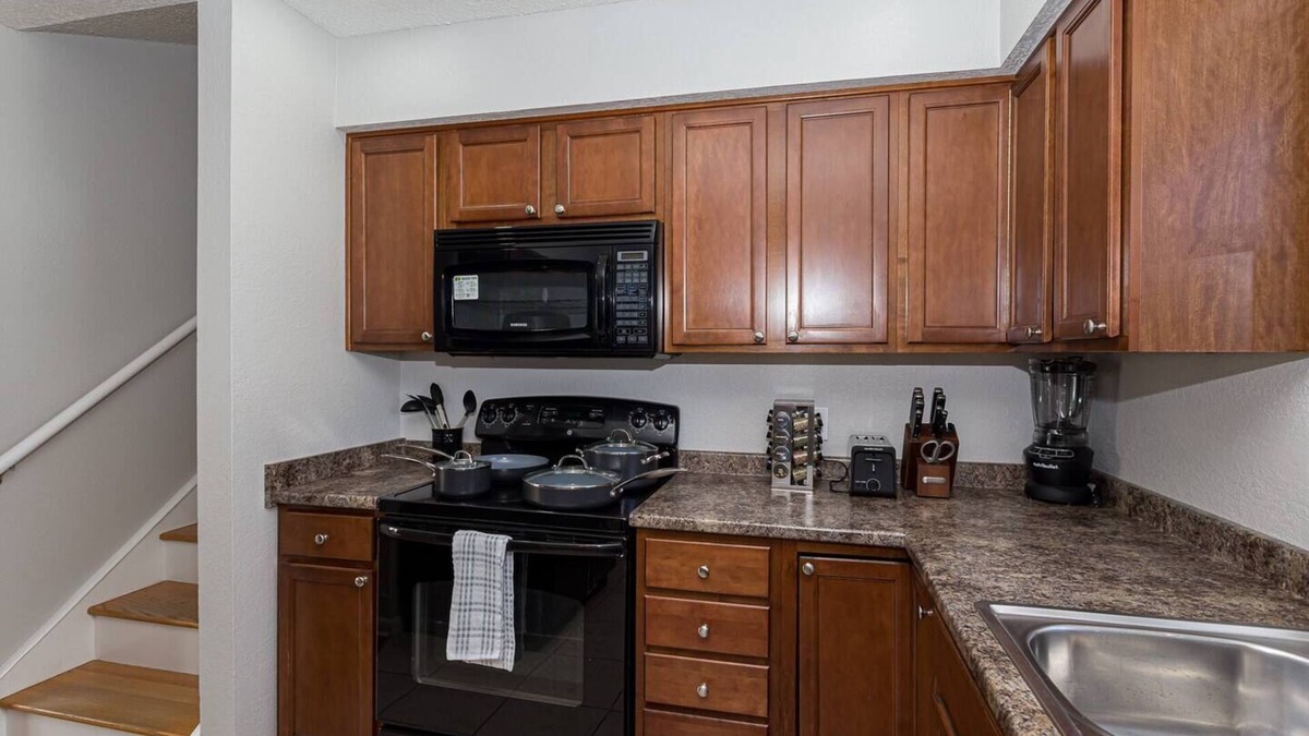 Bettendorf House | Clean and updated with a Hot Tub Minutes away from the new Bettendorf Waterpark