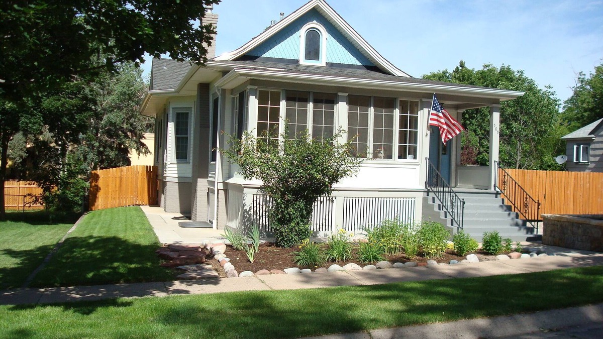 Glenwood Springs House | Clean comfortable Victorian house with central air conditioning