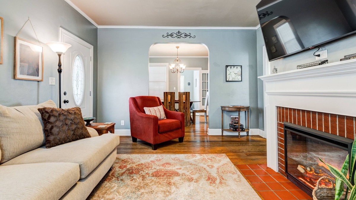 Owensboro House | Clean & comfy 3 bdrm/2 bath home; perfect location
