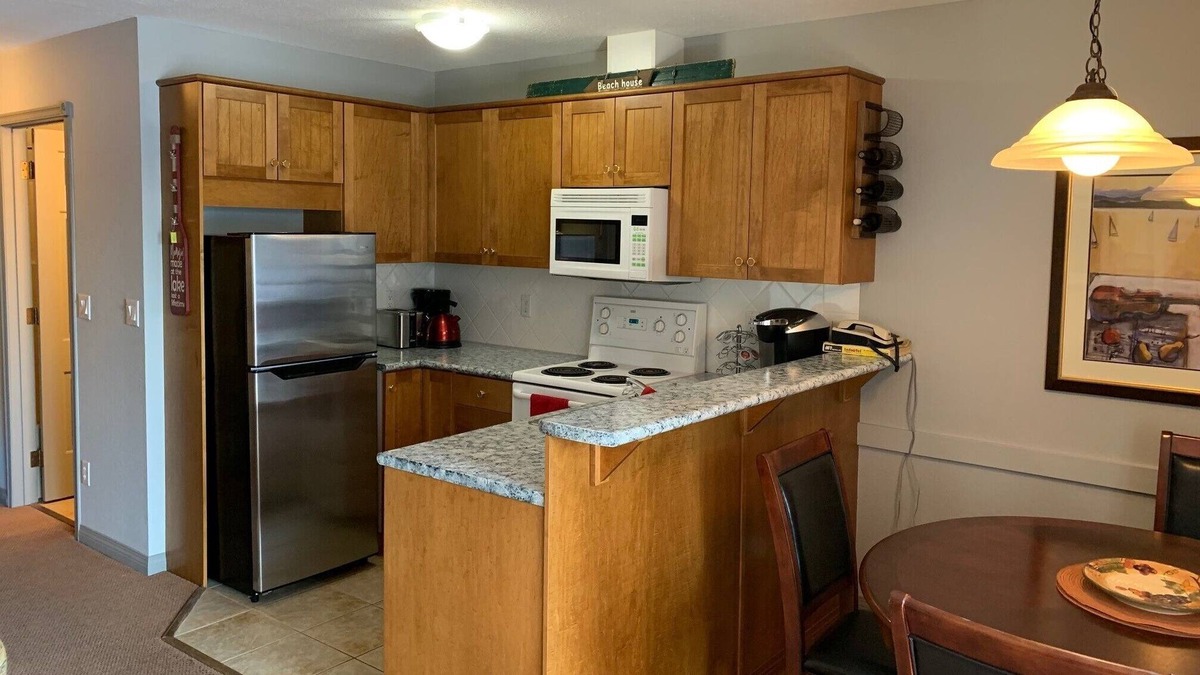 Central Okanagan Condo | Clean Condo on beautiful Lake Okanagan Resort