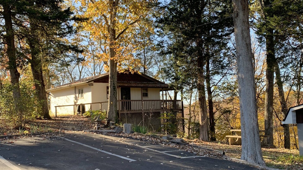Burnside House | Clean, cozy 2 BR 1 BA house with deck, lake view, lake access, minutes to LCRH