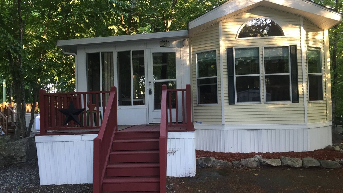South Casco Cottage | Clean & cozy updated family resort cottage! Located on quiet dead end street.