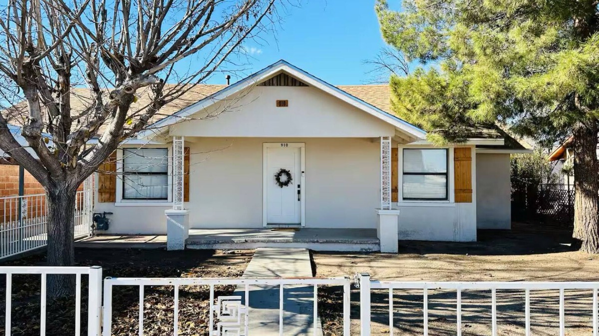 Safford House | Clean, Cute, and Comfortable