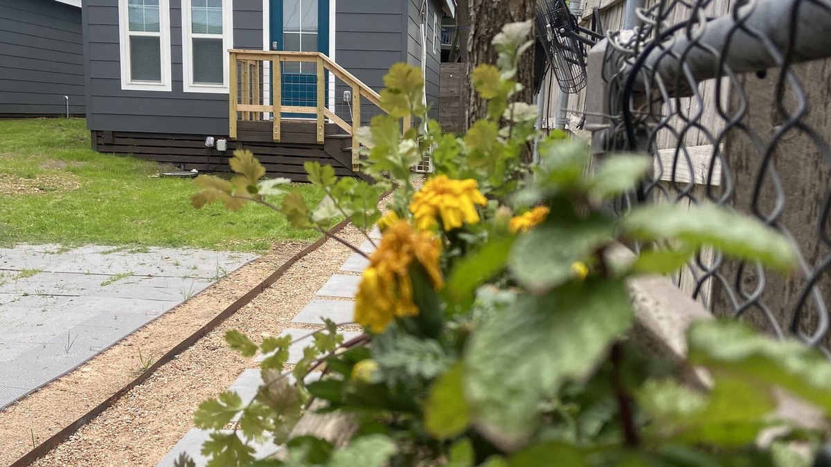 Hyde Park House | Clean, modern guesthouse located in a central Austin.