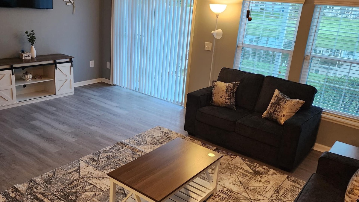 Northside House | Clean, nice and neat townhome near Airport and River City shopping center.
