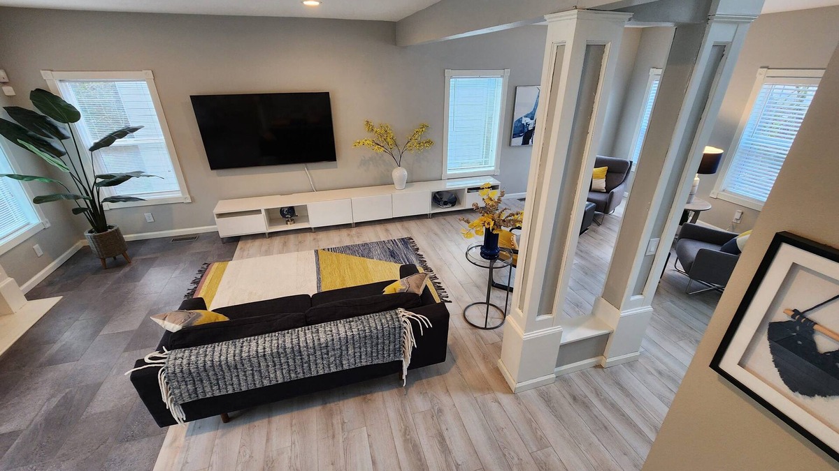 Bull Mountain House | Clean, open, bright and comfy house, in ideal setting with EV Charging on site