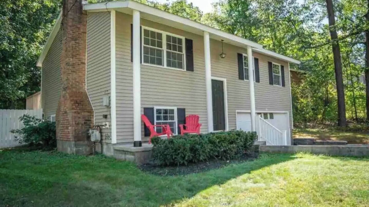 Geyser Crest House | Clean Saratoga Home Close to SPAC & Track | Dogs