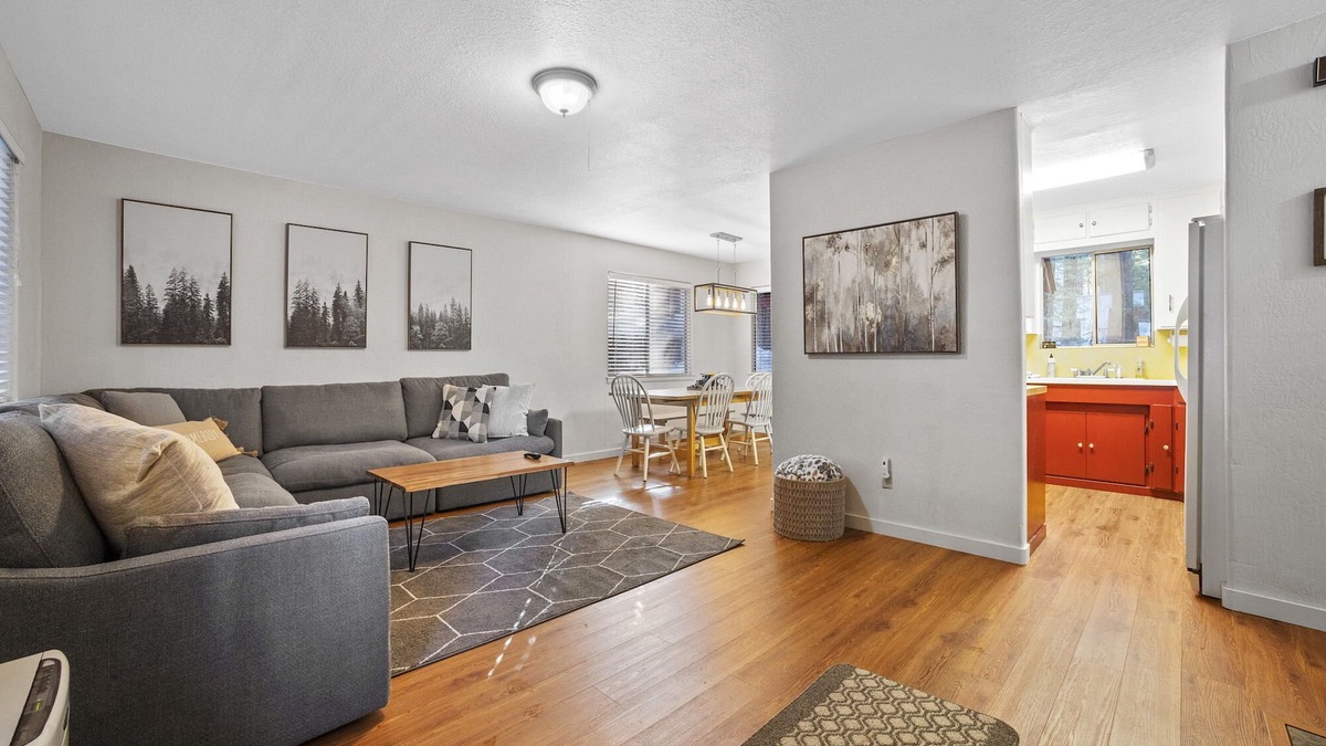 Long Barn House | CLEAN, SPACIOUS & Family Friendly in LONG BARN