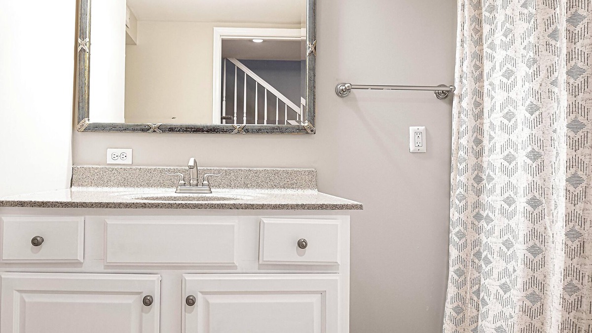 Downtown Baltimore House | Clean & Stylish Townhouse Available in June! Perfect for Family and Friends!