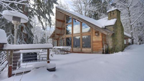 Rhododendron House | Clear Creek Cabin - Meredith Lodging