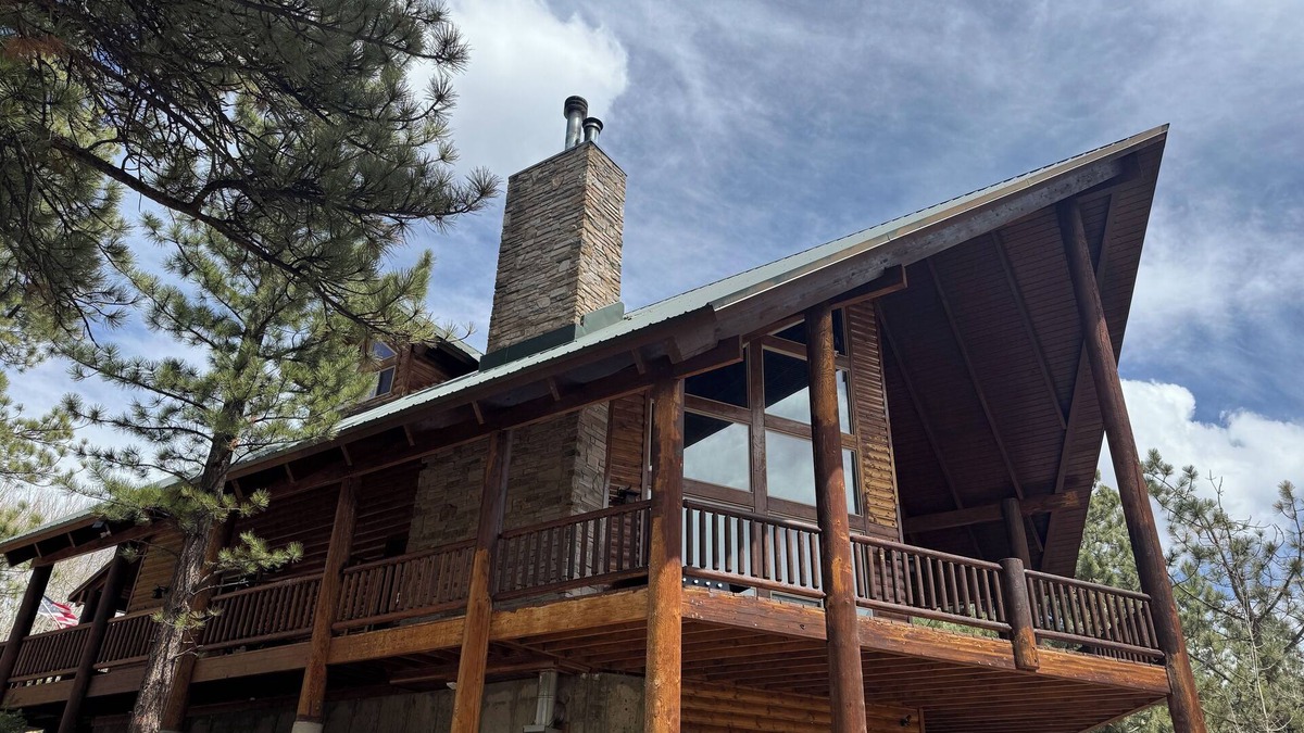 Mammoth Creek Cabin | Clear Creek Cabin-Private 4 Acre Creekside Retreat with Beautiful Mountain Views