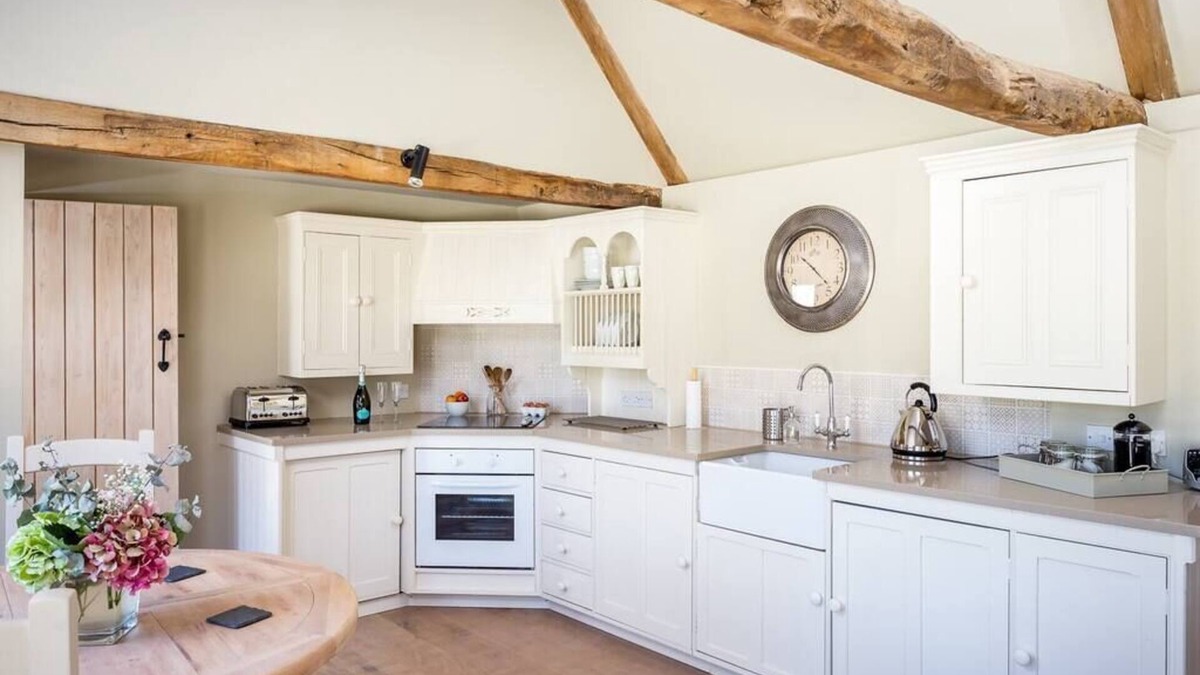 Condicote Cottage | Clematis cottage, cosy cottage situated perfectly to explore the cotswolds