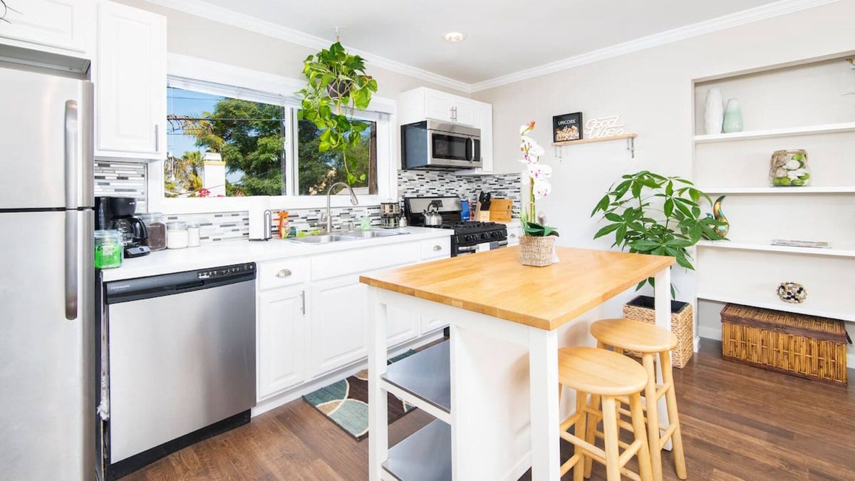 University Heights Cottage | Cleveland 16 by Avantstay Modern, Breezy Comfort in San Diego!