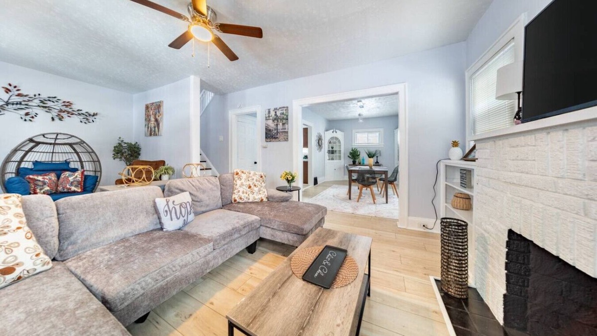 East Cleveland House | Cleveland Heights Hideaway 3 BR 1Bath w Smart TVs and King Bed