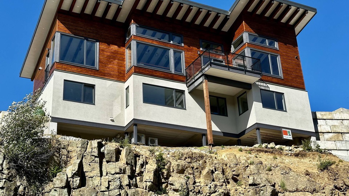 Courtenay Ski Chalet | Cliffhanger Chalet