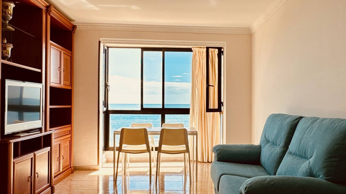 Playa de Arinaga Apartment | Click&Guest - Bright Sun House with Sea Views