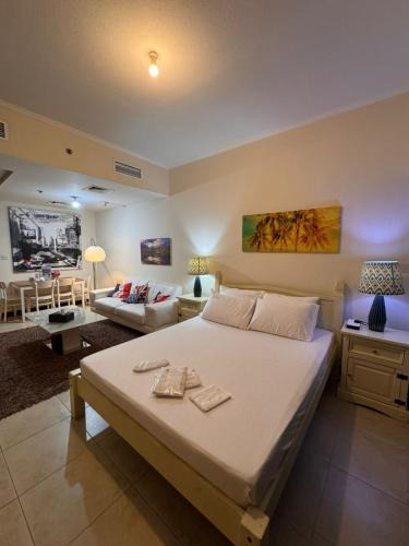 Jumeirah Lake Towers Apartment | Click Stay - JLT - Entire Studio & Balcony Lakes view Apartment -AM