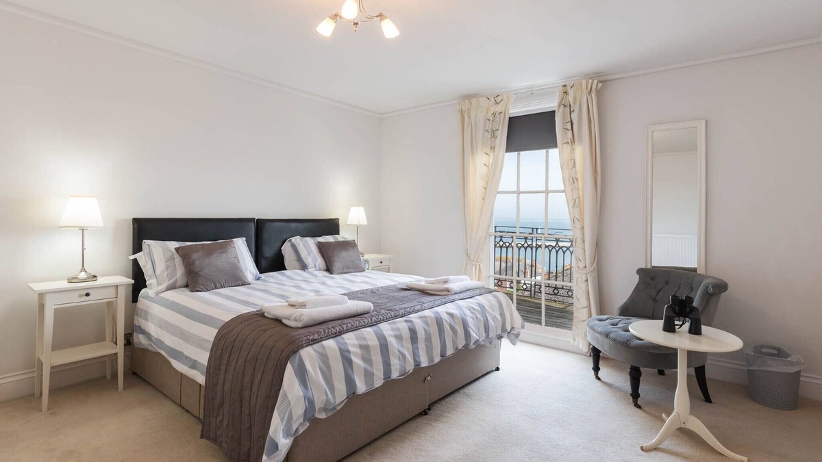 Cowes House | Cliffhanger, Cowes. Stunning period property with fabulous sea views, sleeps 10