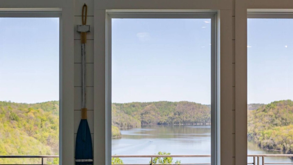 Smithville Villa | Cliffhanger Retreat , Best View on Center Hill Lake ,covered hot tub , fireplace