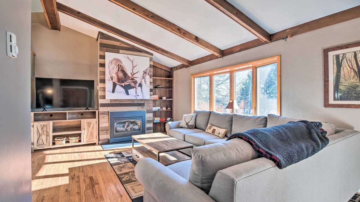 Union Dale House | Clifford Hilltop Home on 10 Acres!