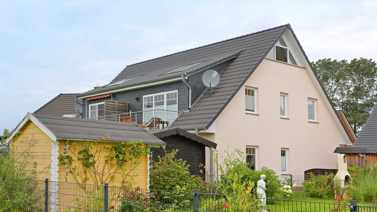 Nienhagen Apartment | Cliffside accommodation, WLAN, terrace, washing machine