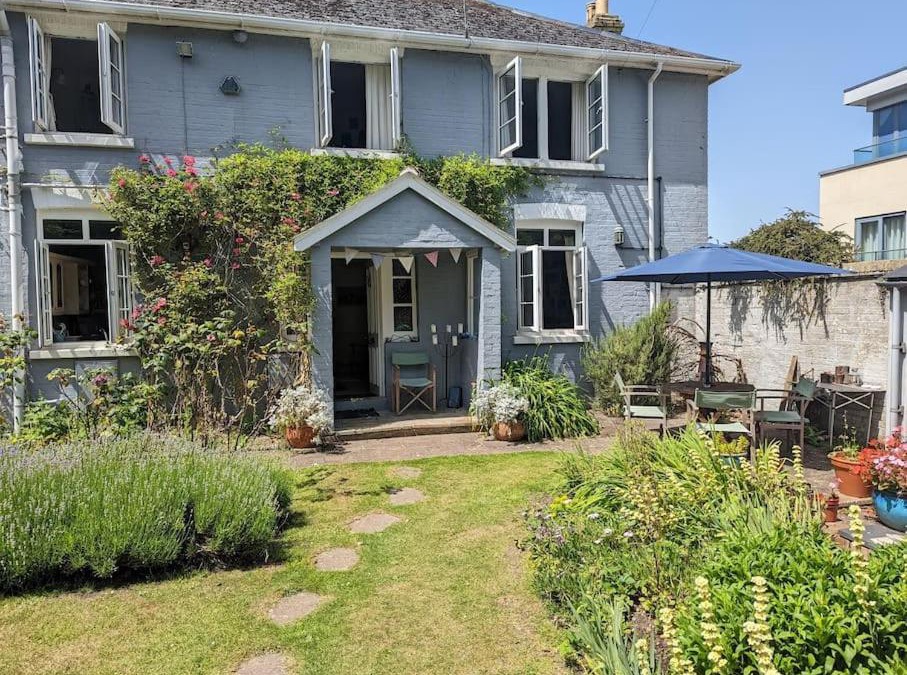 Cowes House | Cliffside