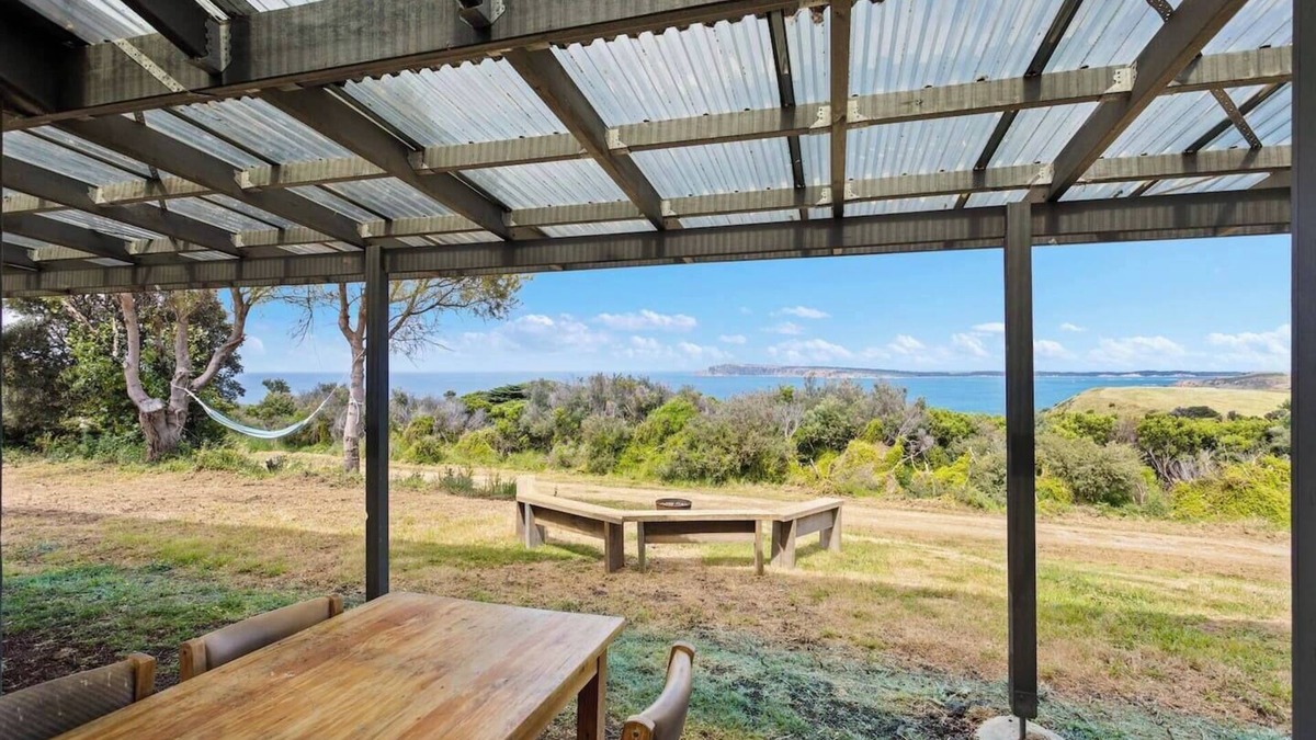 Powlett River House | Clifftop Cocoon Swing into Scenic Sea Views