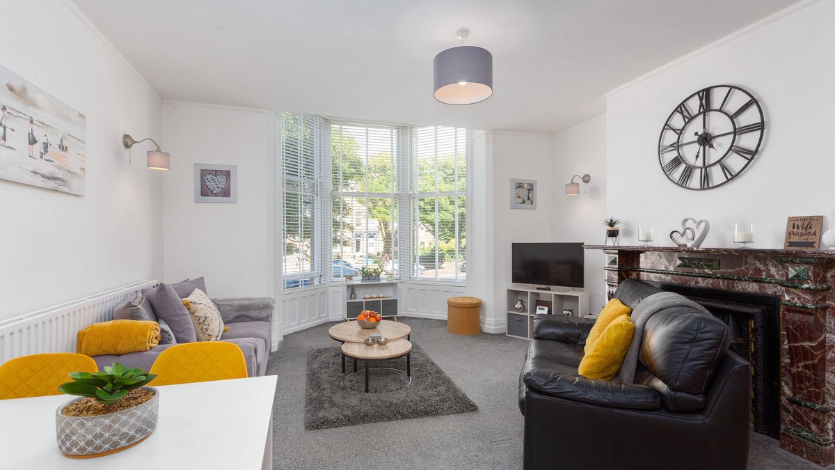 Lytham St. Anne's Apartment | Clifton Drive Beach Retreat, One Bed Apartment, Dog Friendly