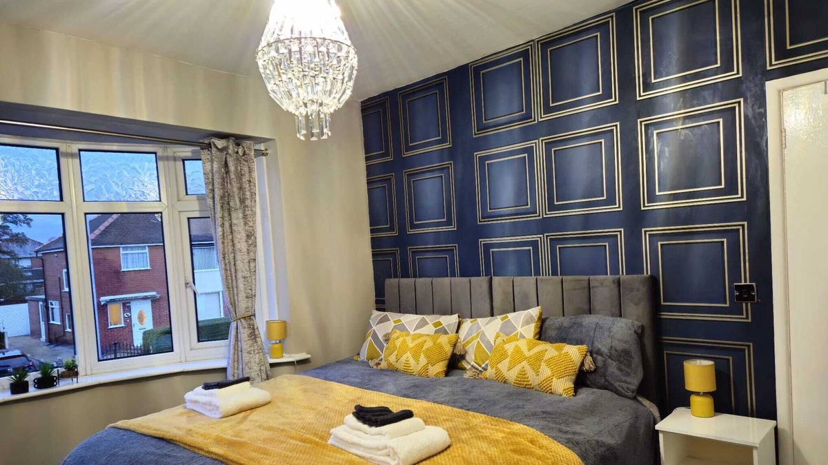 Preston House | Clifton House, for tourism, Contractors, Relocation, Free Parking, Free Wi-Fi