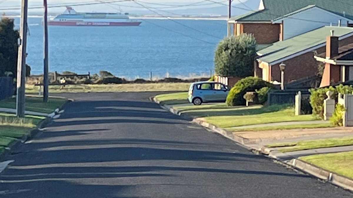 Clifton Springs Hotel | Clifton Springs cosy bay views home