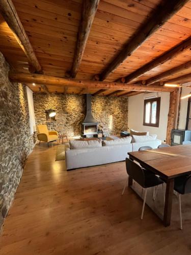 Figols i Alinya House | Climb Catalunya Figols