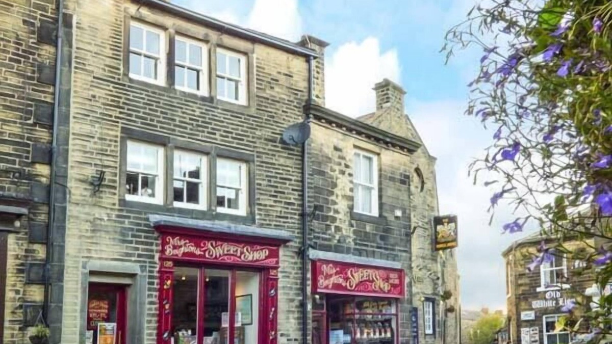Keighley Cottage | Clock View