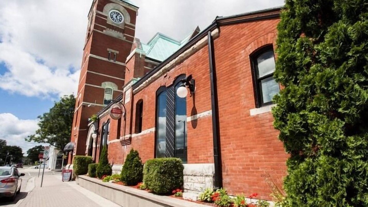 Strathroy Hotel | Clocktower Inn