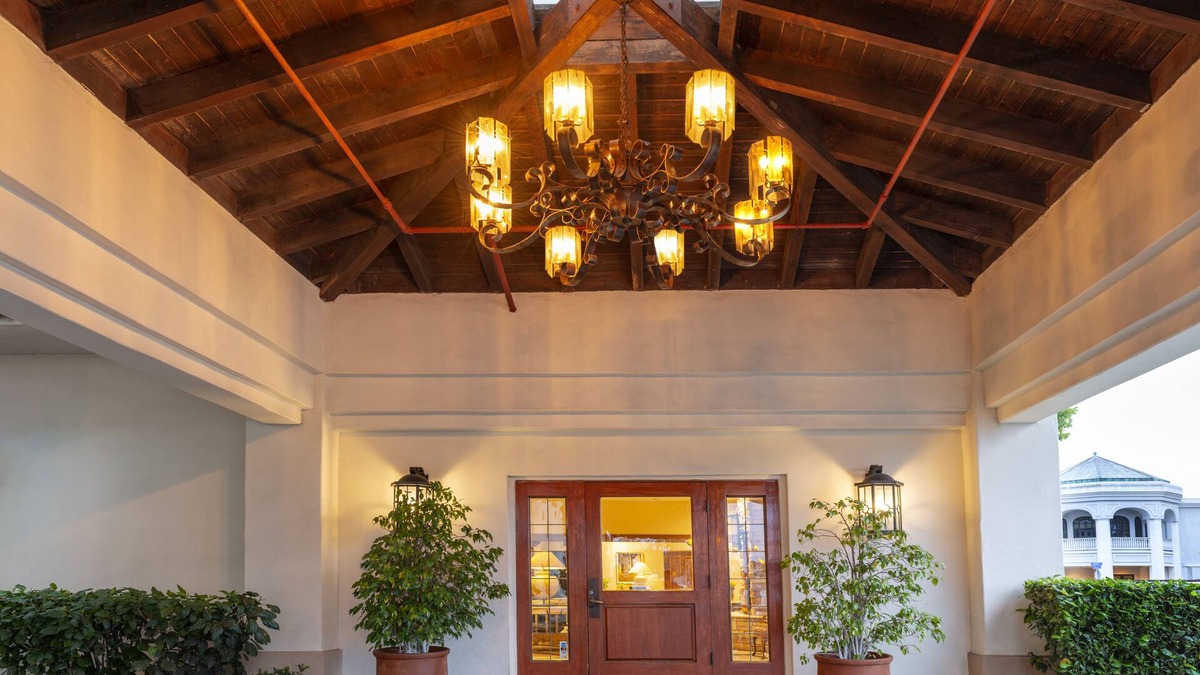 Downtown Ventura Hotel | Clocktower Inn Ventura