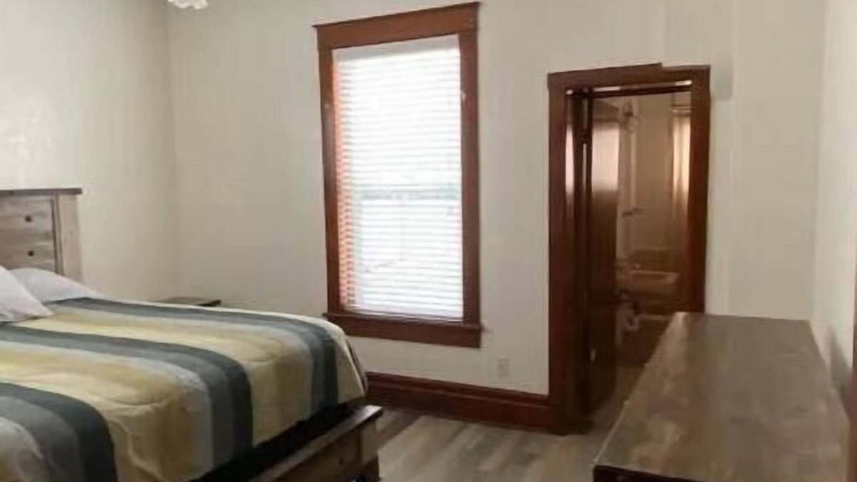 Ogden Apartment | Close & Cozy 2